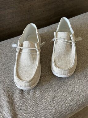 Women’s Casual Lace-Up Slip-On Shoes in Natural Cream